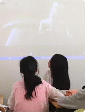 北(běi)京市(shì)政協委員(yuán)，中國(guó)教育學會(huì)教育管理分會(huì)副秘書長(cháng)，首屆全國(guó)十大明星校長(cháng)，特級教師(shī)，北(běi)京市(shì)先進工(gōng)作者